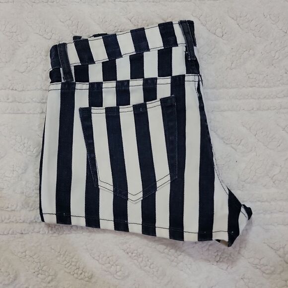 Forever 21 Vertical Wide Stripe Dark Denim / White Shorts Size 28 NWT - Picture 5 of 6